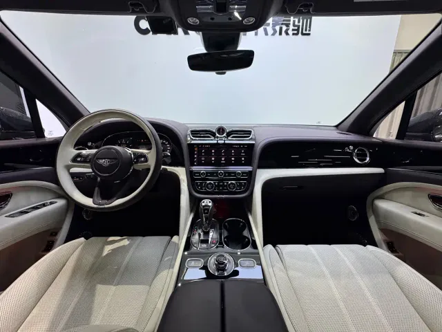 Bentley Bentayga — Фото автомобиля 21