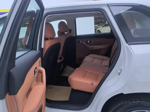 Leapmotor C10 — Фото автомобиля 11