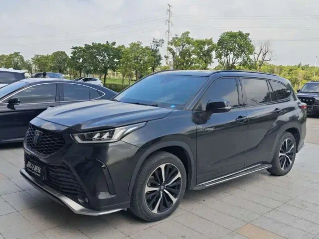 Фотография автомобиля — Toyota Crown Kluger