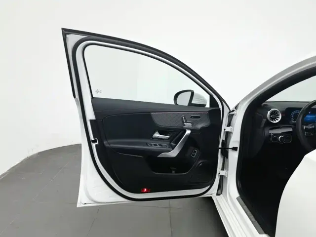 Mercedes-Benz Mercedes-Benz A-Class 2025 A 200 L Fashion Edition — Фото автомобиля 8