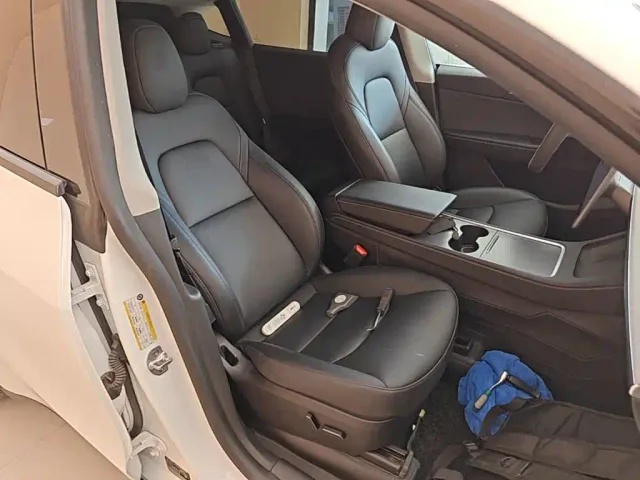 Tesla Model Y — Фото автомобиля 24