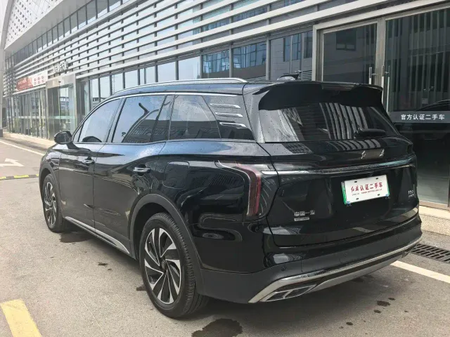 Hongqi HS7 PHEV — Фото автомобиля 11