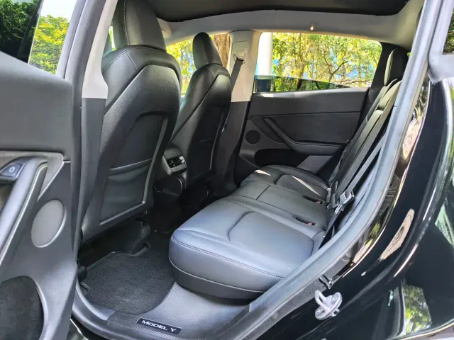 Tesla Model Y — Фото автомобиля 9