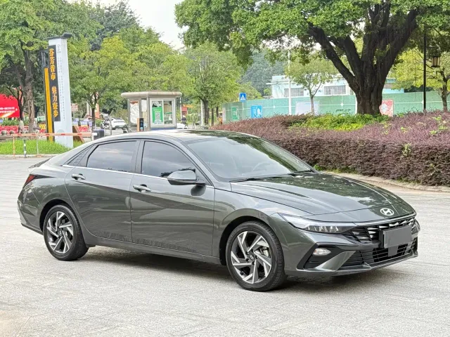 Hyundai Elantra — Фото автомобиля 3