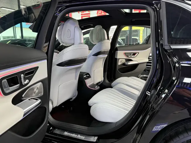 Mercedes-Benz E-Class — Фото автомобиля 5