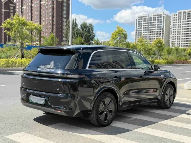 Li Auto L8 — Фото автомобиля 4