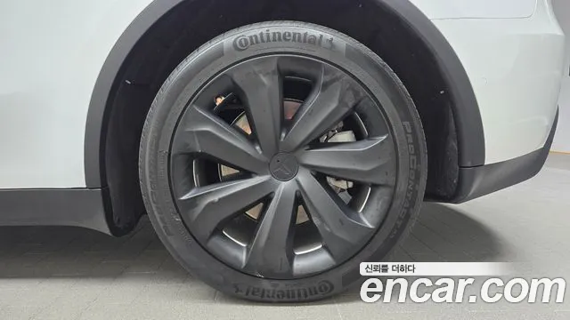 Tesla Model Y — Фото автомобиля 6