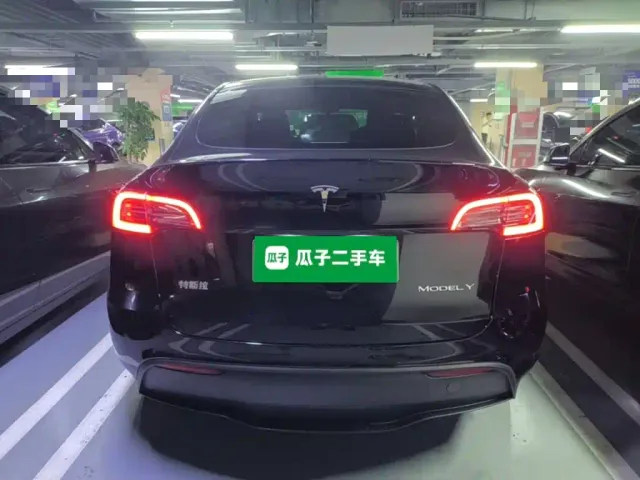 Tesla Model Y — Фото автомобиля 5