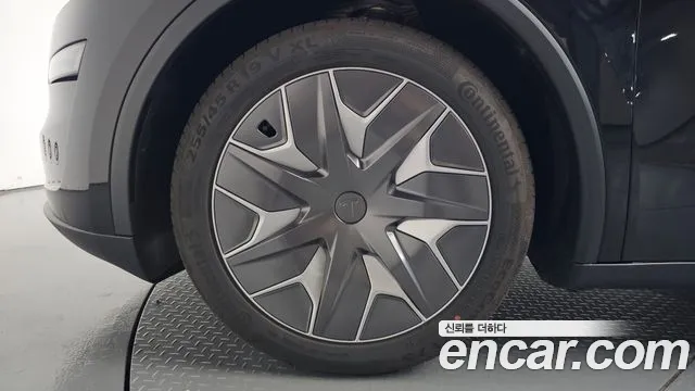 Tesla Model Y — Фото автомобиля 5