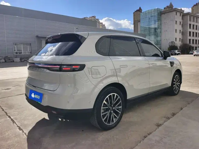 Leapmotor B10 — Фото автомобиля 3