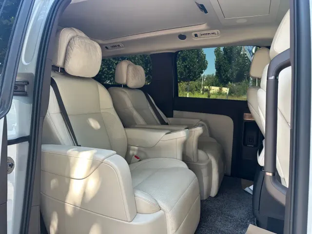 Li Auto MEGA — Фото автомобиля 5