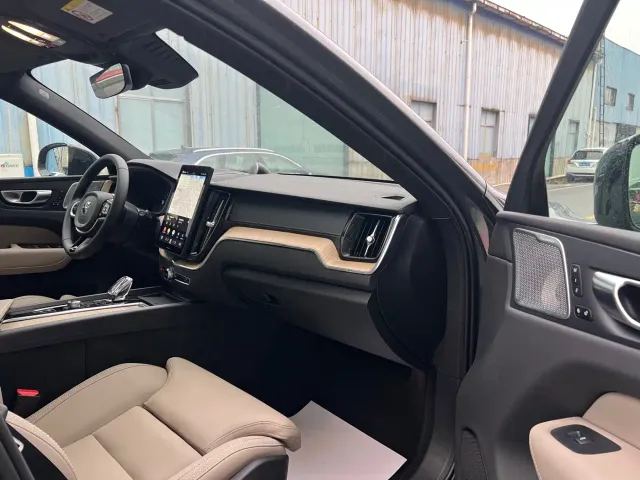 Volvo XC60 — Фото автомобиля 12