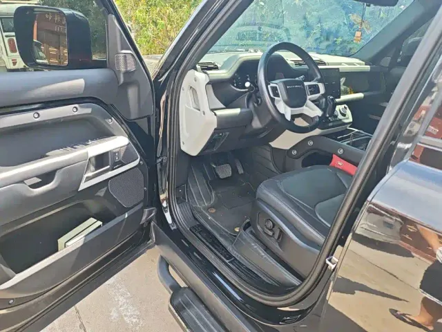 Land Rover Defender — Фото автомобиля 13