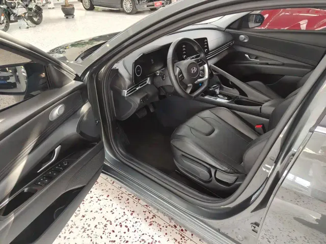Hyundai Elantra — Фото автомобиля 5