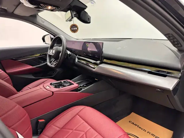 BMW 5 Series — Фото автомобиля 11