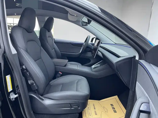 Tesla Model Y — Фото автомобиля 16