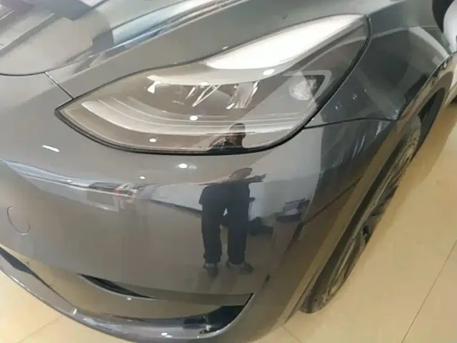 Tesla Model Y — Фото автомобиля 23