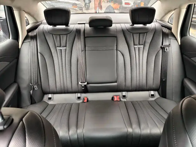 Hongqi H5 — Фото автомобиля 12