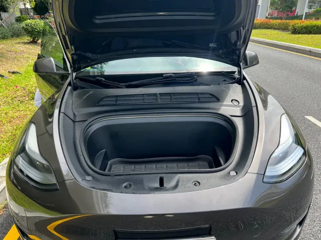 Tesla Model Y — Фото автомобиля 15