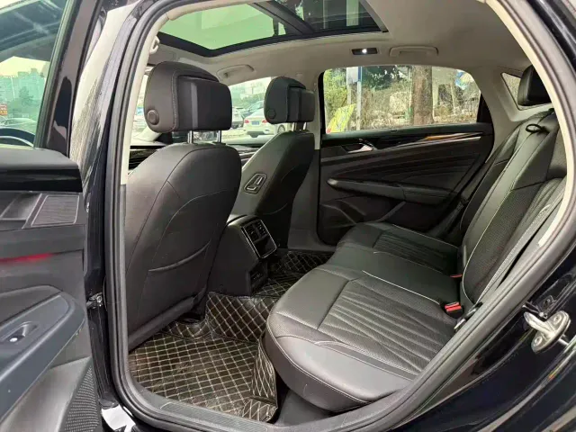 Volkswagen Passat — Фото автомобиля 7