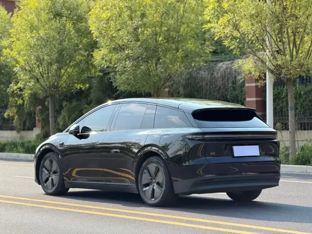 Li Auto i6 — Фото автомобиля 6
