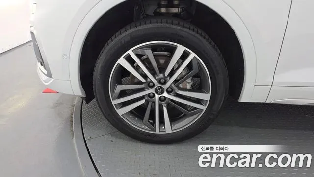Audi Q5 45 TFSI quattro Premium — Фото автомобиля 5