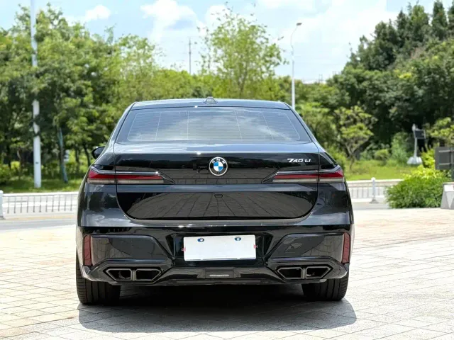 BMW 7 Series — Фото автомобиля 16
