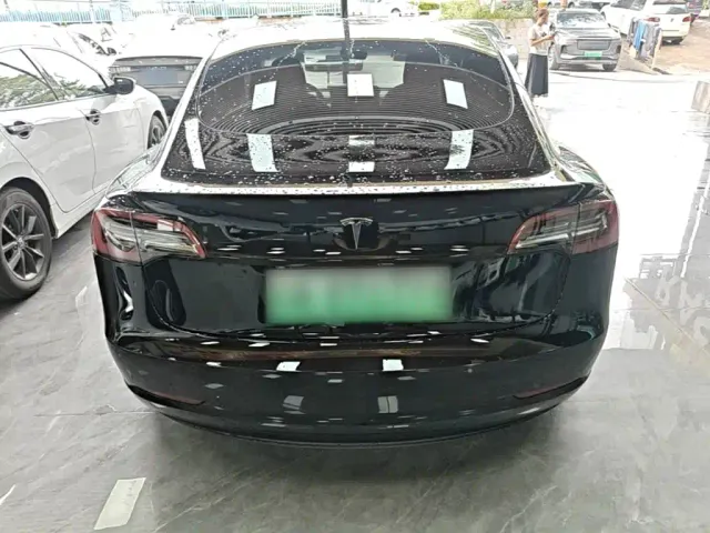 Tesla Model 3 — Фото автомобиля 5