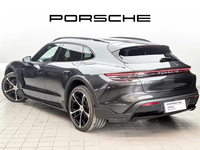 Porsche Taycan — Фото автомобиля 4