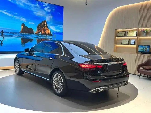 Mercedes-Benz E-Class — Фото автомобиля 8