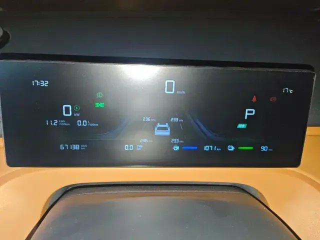 Geely Galaxy Starship 7 EM-i — Фото автомобиля 14