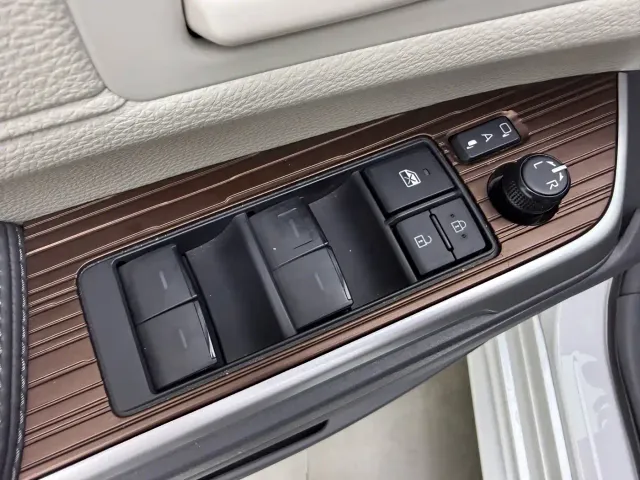 Toyota Sienna — Фото автомобиля 27