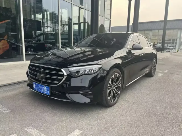 Фотография автомобиля — Mercedes-Benz E-Class
