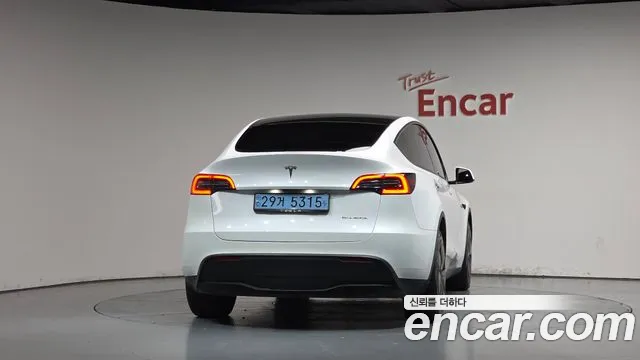 Tesla Model Y — Фото автомобиля 3