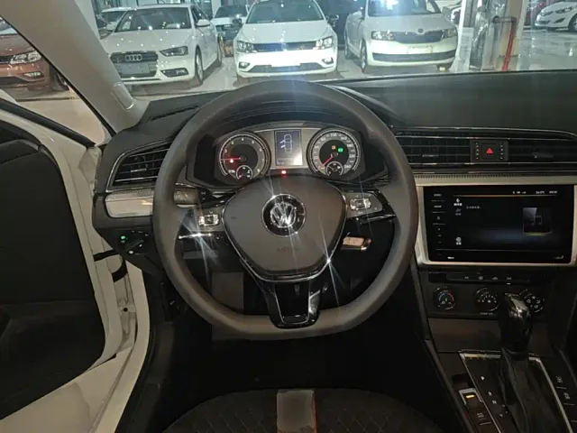 Volkswagen Lamando — Фото автомобиля 10