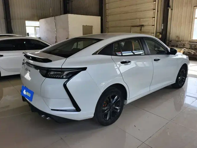 Dongfeng Yixuan — Фото автомобиля 3
