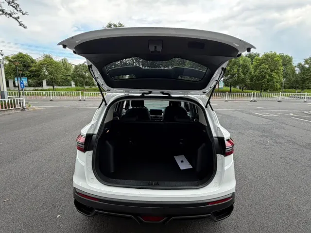 Geely Binyue — Фото автомобиля 8