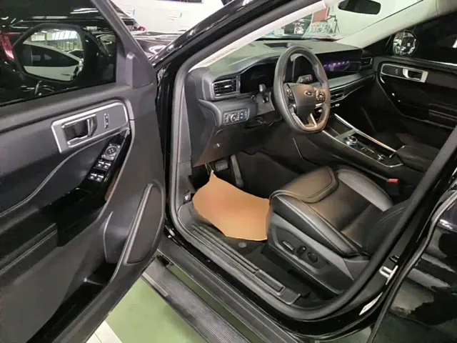 Ford Explorer — Фото автомобиля 15