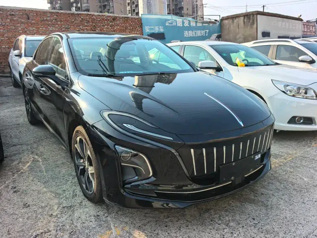 Hongqi E-QM5 — Фото автомобиля 3