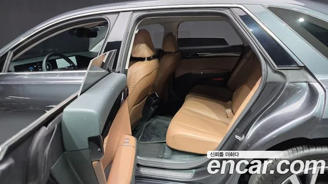 Hyundai Grandeur Grandeur (GN7) 2.5 Бензин 2WD — Фото автомобиля 28
