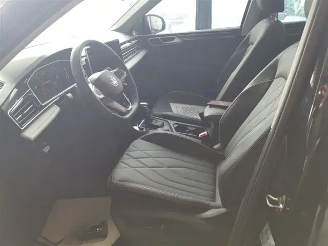 Volkswagen Tiguan L — Фото автомобиля 10