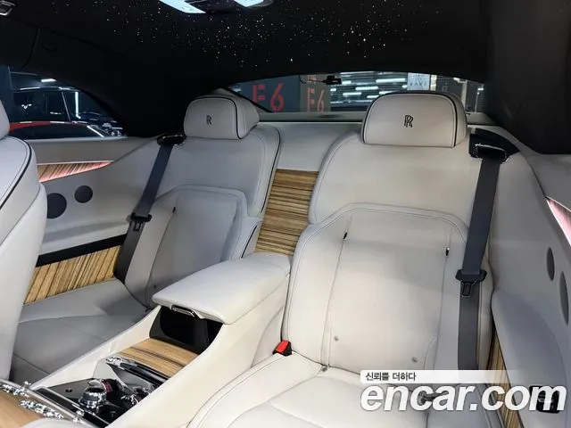 Rolls-Royce Spectre — Фото автомобиля 17
