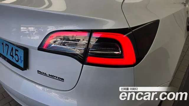 Tesla Model 3 — Фото автомобиля 23