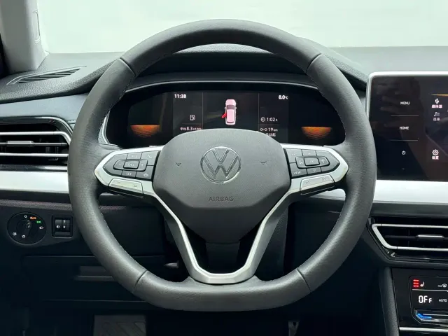 Volkswagen Lavida — Фото автомобиля 7