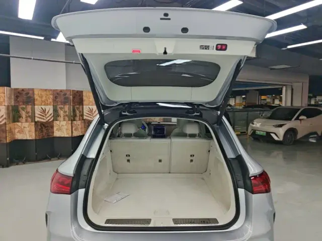 Mercedes-Benz EQE SUV — Фото автомобиля 18