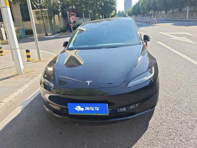 Tesla Model 3 — Фото автомобиля 2