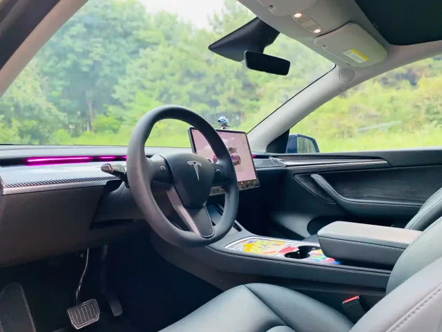 Tesla Model Y — Фото автомобиля 6