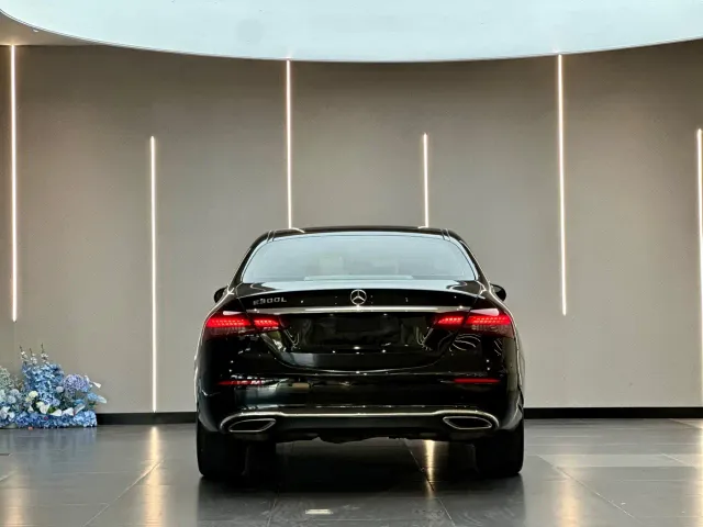 Mercedes-Benz E-Class — Фото автомобиля 9