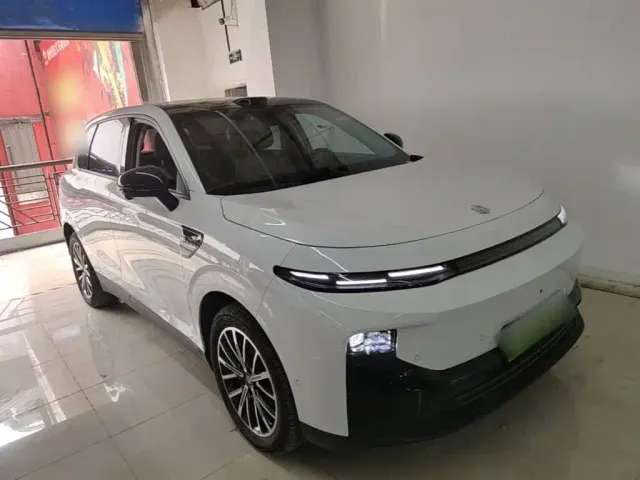 Leapmotor B10 — Фото автомобиля 3