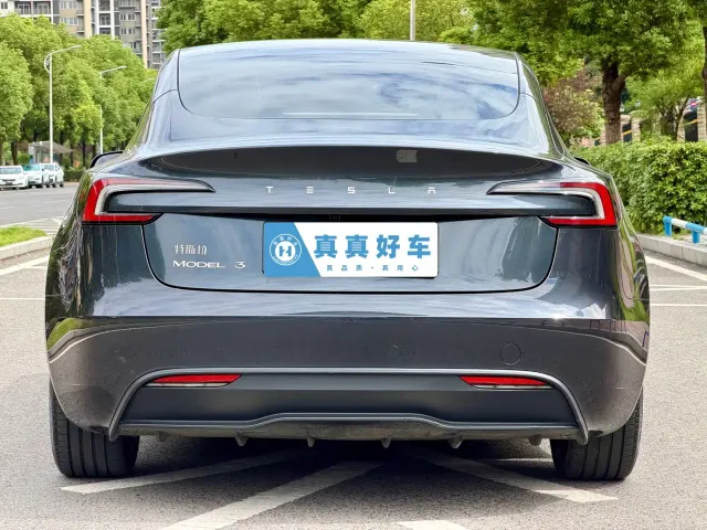 Tesla Model 3 — Фото автомобиля 5
